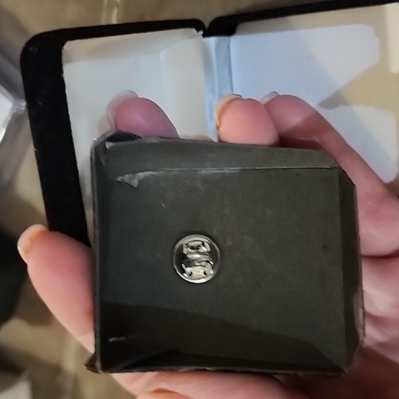 Bundle- Jewelery Inc Liz Claiborne Stunning Broach, Resting Beach Face & More - Picture 9 of 10